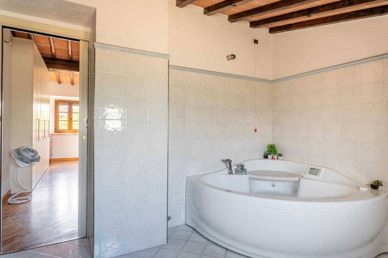 Casa Vecchia Rooms And Parking Gambassi Terme Exterior photo